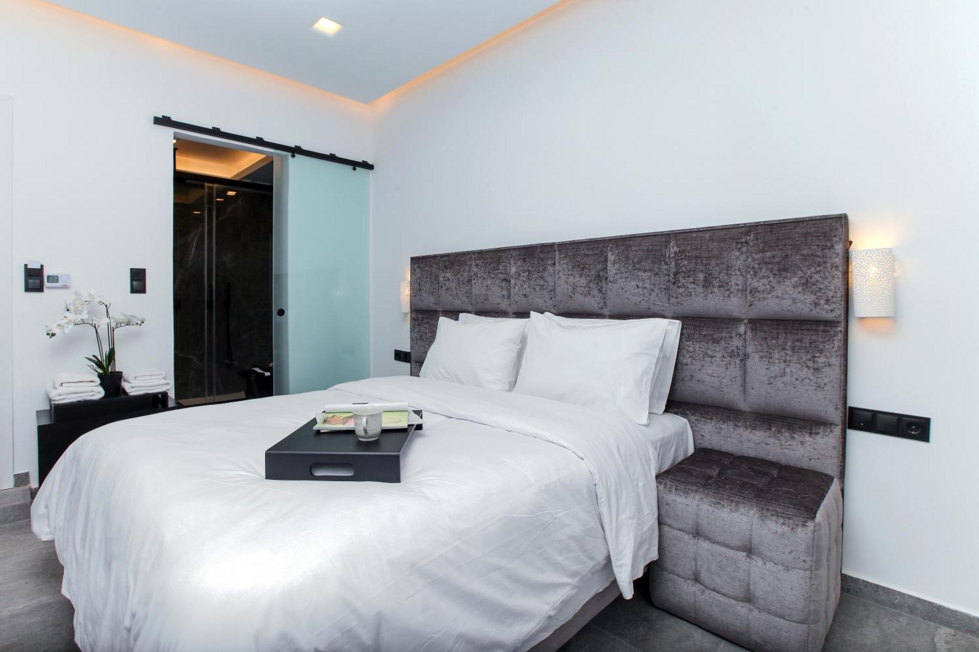 Velvet Escapes * Atene